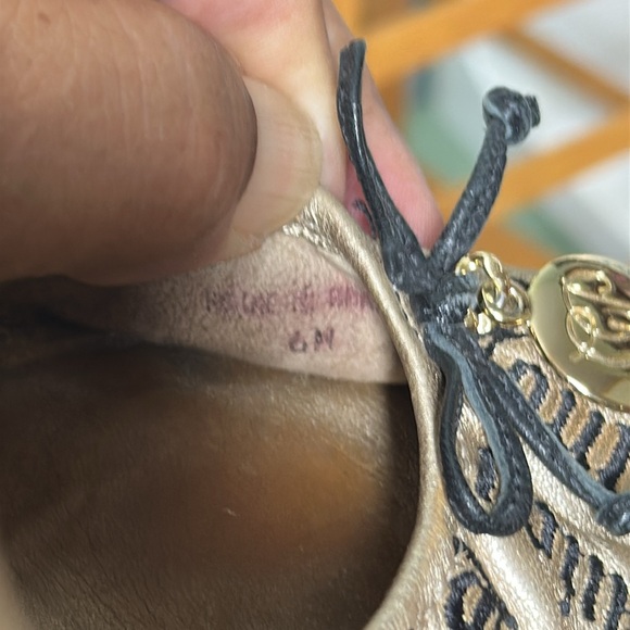 Juicy couture gold ballet flats w black juicy writing - Picture 10 of 10
